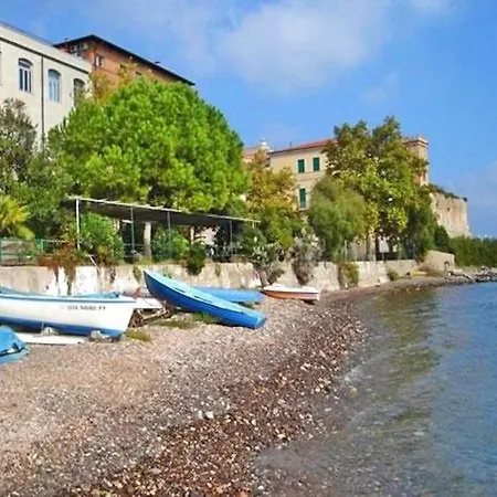 Ape Elbana Hotel 2*